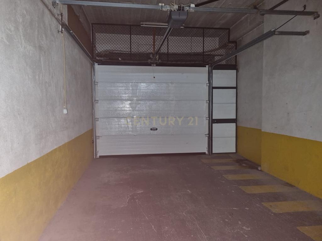 Três lugares de estacionamento -  Centro Comercial Mouras Shopping Center - Image 1